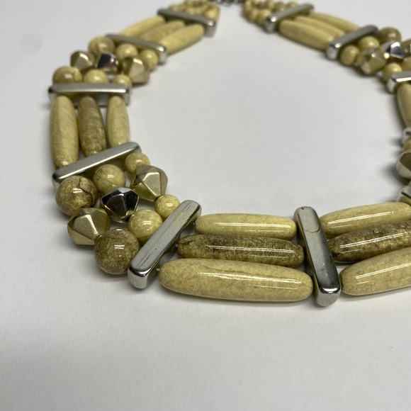 Three strand collar necklace vintage lightweight cream and silvertone - Picture 2 of 4